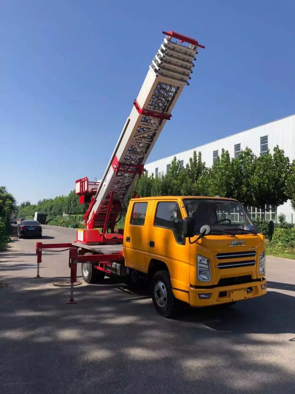 井冈山附近的云梯车出租服务：轻松解决高空作业需求