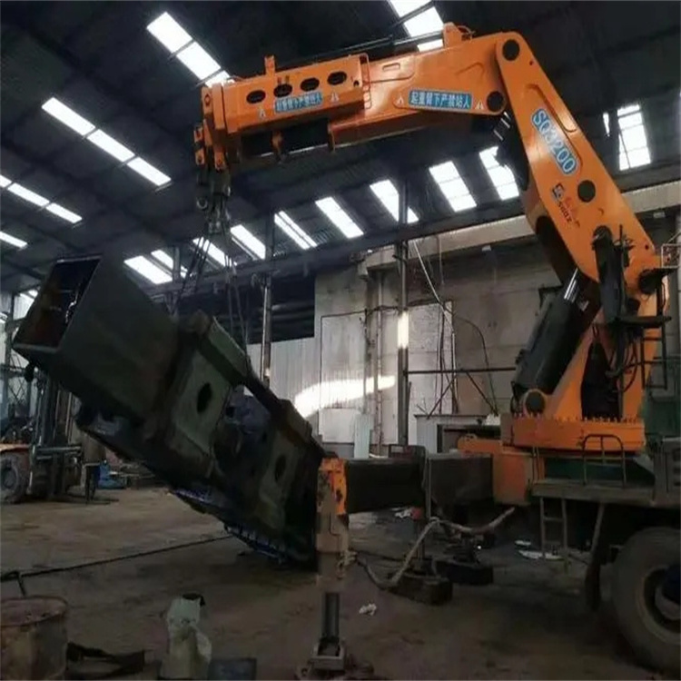 井冈山130吨折臂吊车出租吊机租赁附近电话